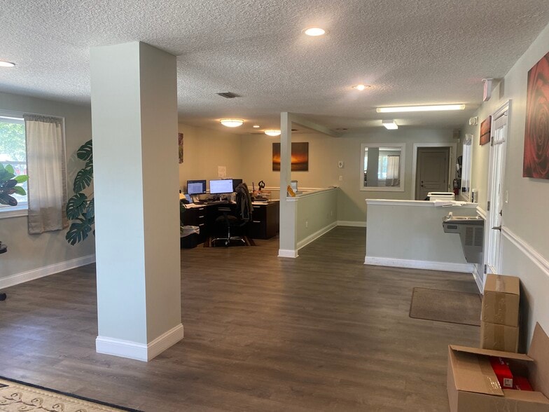 More Photos Of 11331 Distribution Ave E, Jacksonville Warehouse For Sale