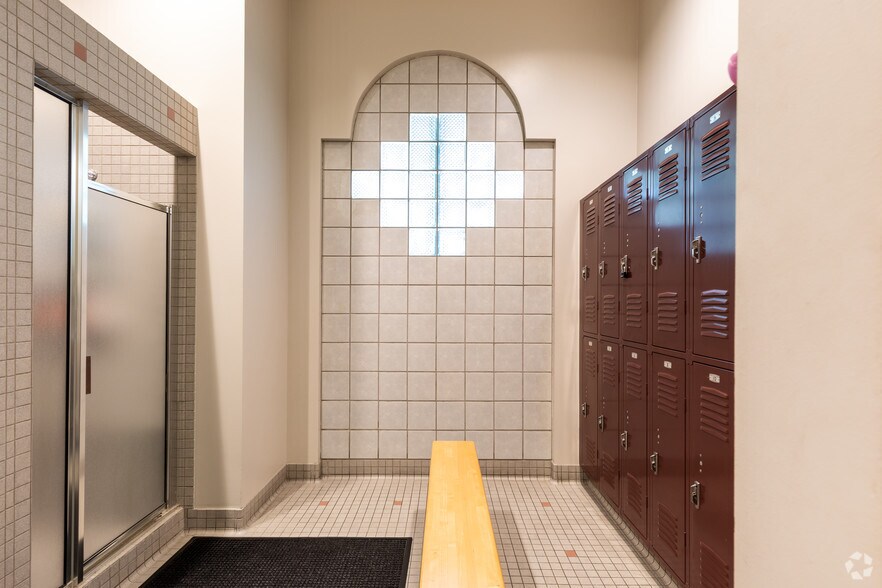 More Photos Of 5100 E Skelly Dr, Tulsa Office For Lease