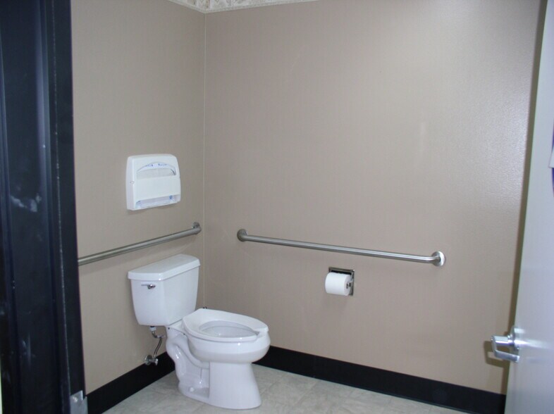 More Photos Of 321 San Felipe Rd, Hollister Medical For Lease