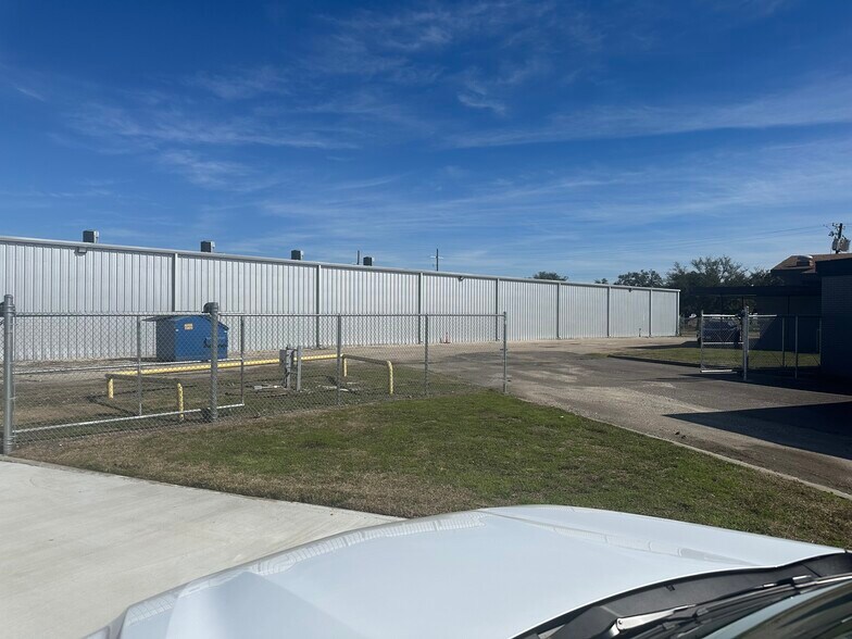More Photos Of 3190 Hwy 69 N, Nederland Industrial For Lease