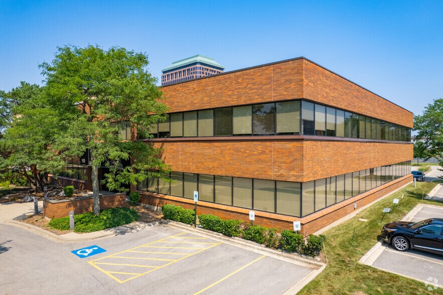 More Photos Of 3041 Woodcreek Dr, Downers Grove Office For Lease