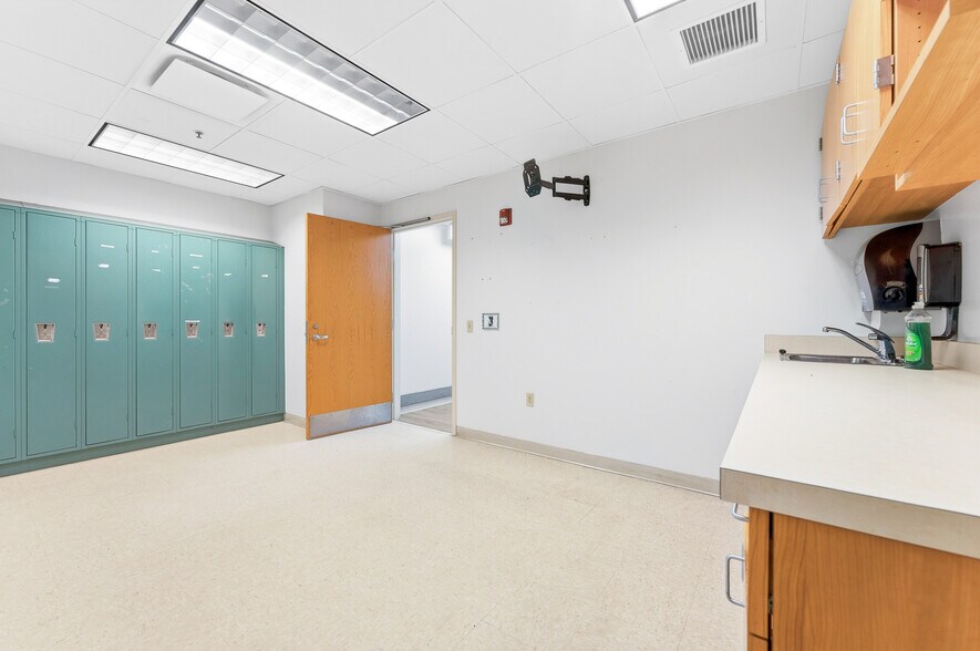 More Photos Of 378 Market Place Mall, Weston Medical For Lease