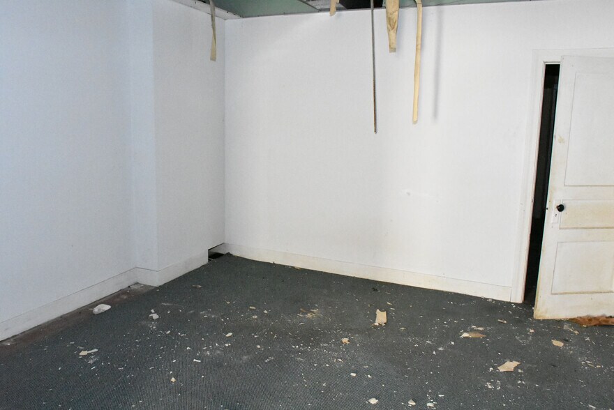 More Photos Of 106 S Main St, Springboro Storefront Retail Residential For Sale