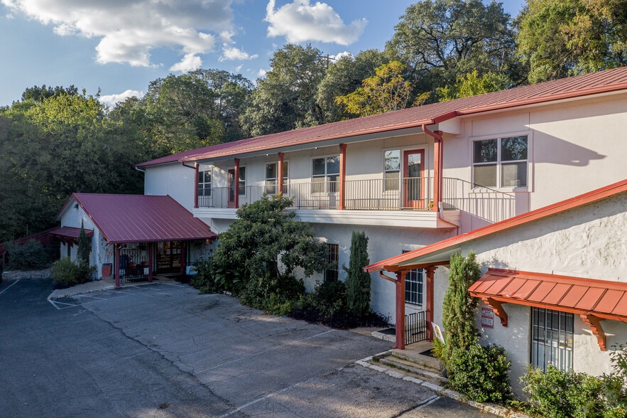 More Photos Of 3010 Bee Caves Rd, Rollingwood Medical For Lease