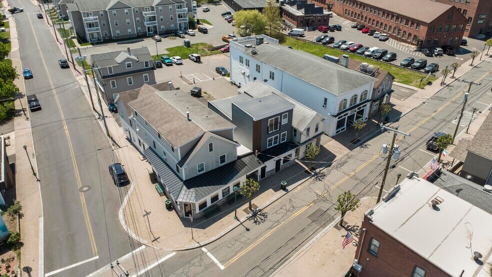 More Photos Of 122 Center St, Southington Storefront Retail Office For Lease