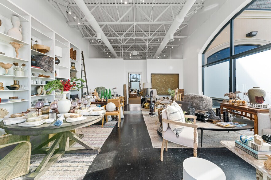 More Photos Of 3945 N Vantage Dr, Fayetteville Office For Sale