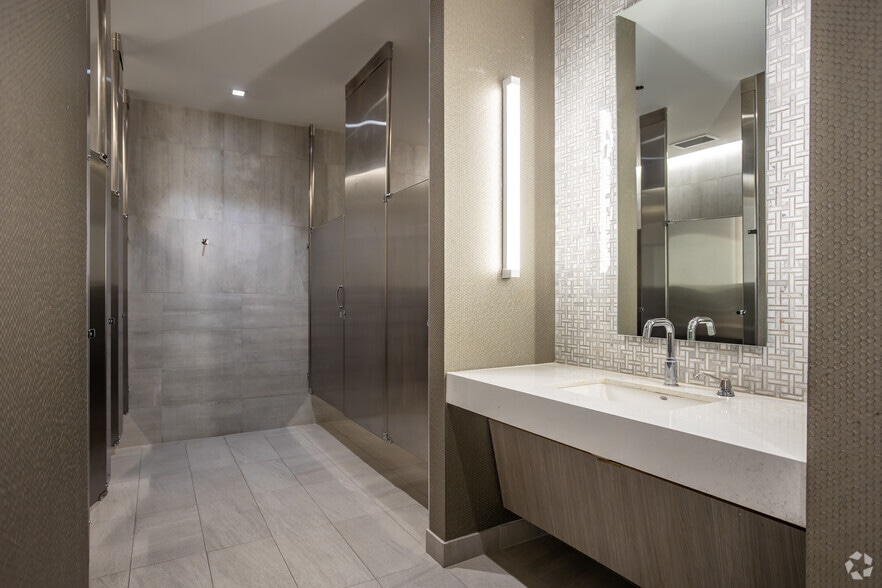 More Photos Of 4201 Spring Valley Rd, Dallas Office For Lease