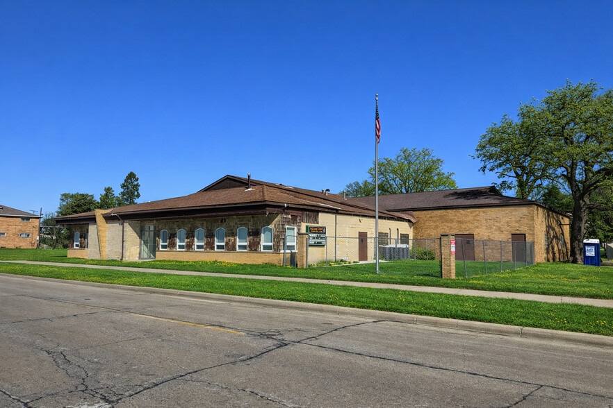 More Photos Of 742 W Greenwood Ave, Waukegan Office For Sale