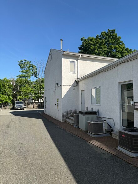 More Photos Of 15 Rockland Ter, Verona Office For Lease