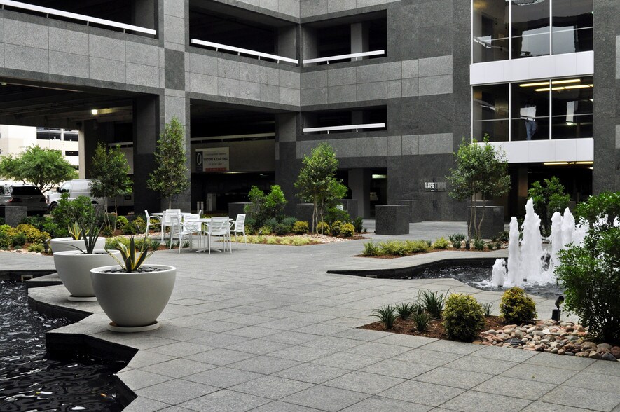 More Photos Of 5910 N Central Expy, Dallas Office For Sale