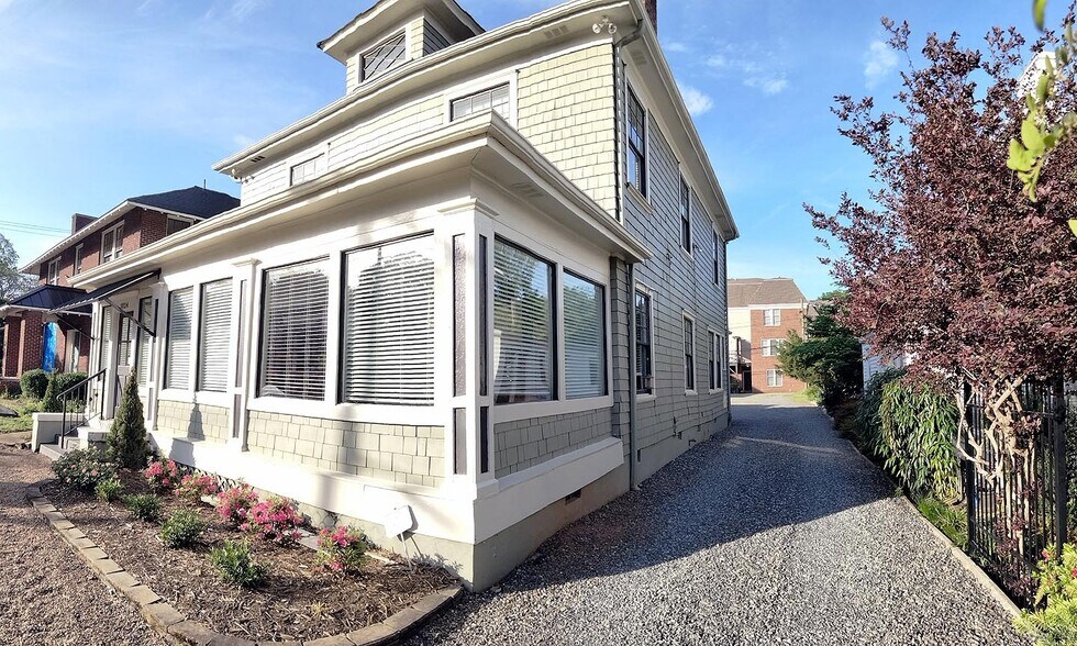 More Photos Of 1824-1826 E 7th St, Charlotte Office Residential For Lease