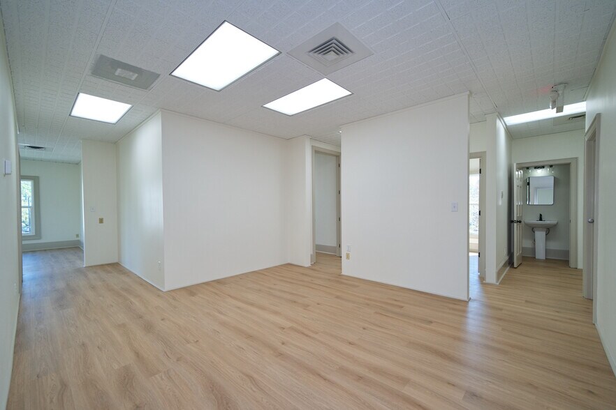 More Photos Of 3375 Capital Cir NE, Tallahassee Office For Lease