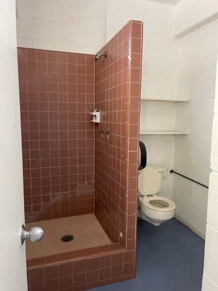 More Photos Of 1155-1157 Maunakea St, Honolulu Storefront Retail Office For Lease