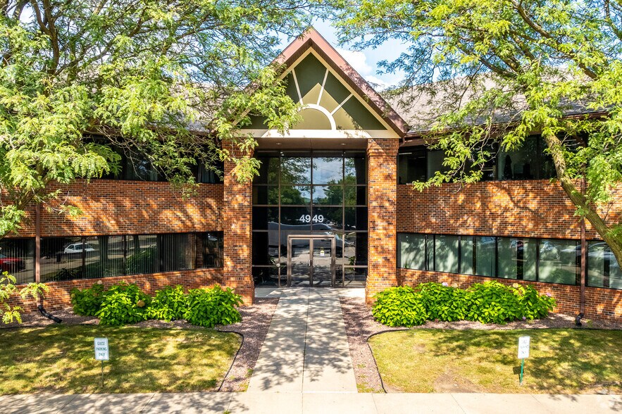 More Photos Of 4949 Pleasant St, West Des Moines Office For Lease