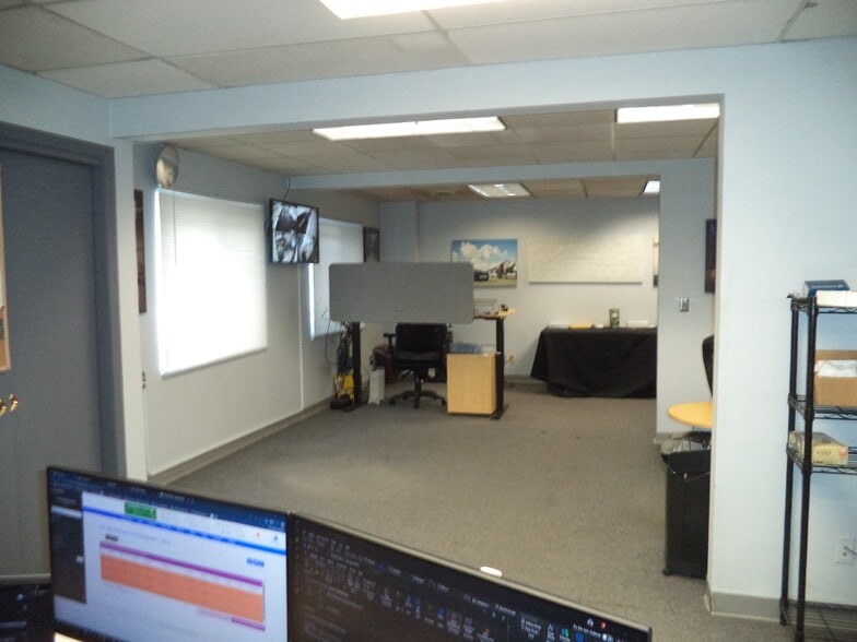 More Photos Of 92 Londonderry Tpke, Manchester Auto Dealership For Sale