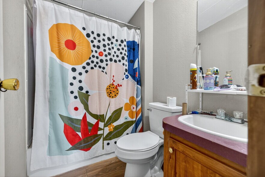 More Photos Of 11010 W Joan Dr, Odessa Warehouse For Lease