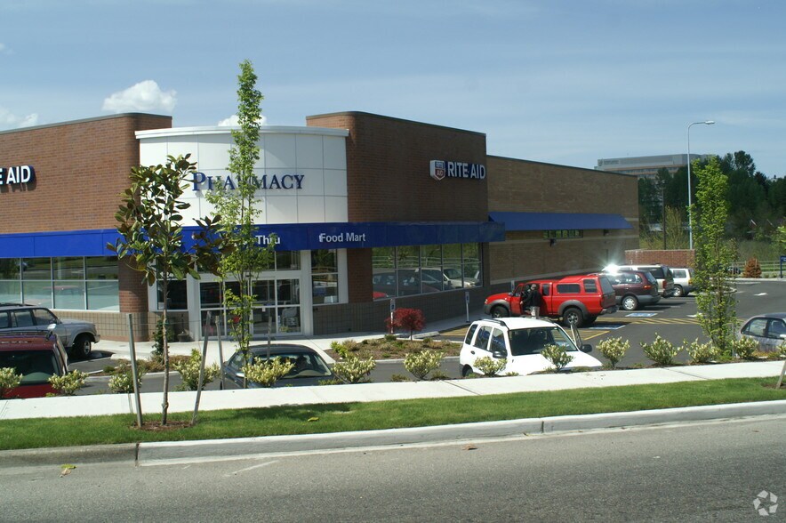 More Photos Of 12421-12431 Totem Lake Blvd, Kirkland Drugstore For Lease