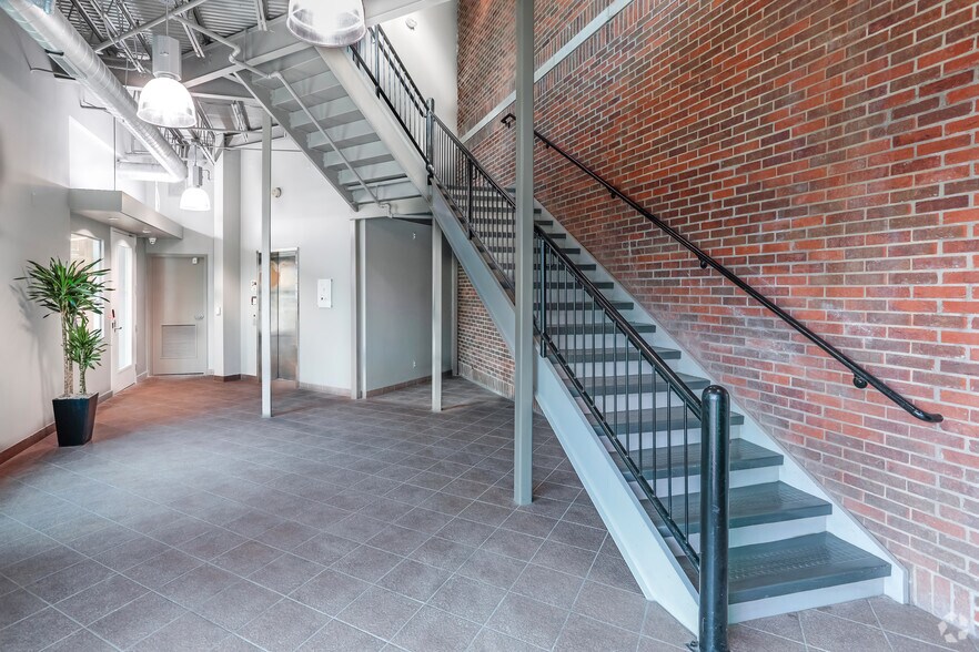 More Photos Of 209 W 6th St, Royal Oak Office Residential For Lease