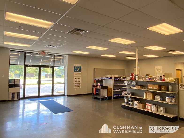 More Photos Of 6474 Lorain Blvd, Elyria Warehouse For Lease