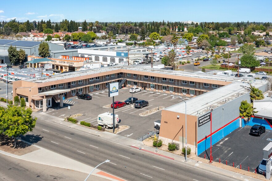 More Photos Of 6090 N Blackstone Ave, Fresno Hotel For Sale