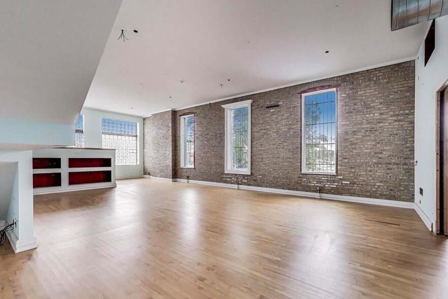 More Photos Of 1312 W North Ave, Chicago Loft Creative Space For Sale