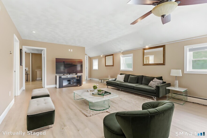 More Photos Of 139 Riverside Dr, Thompson Freestanding For Sale