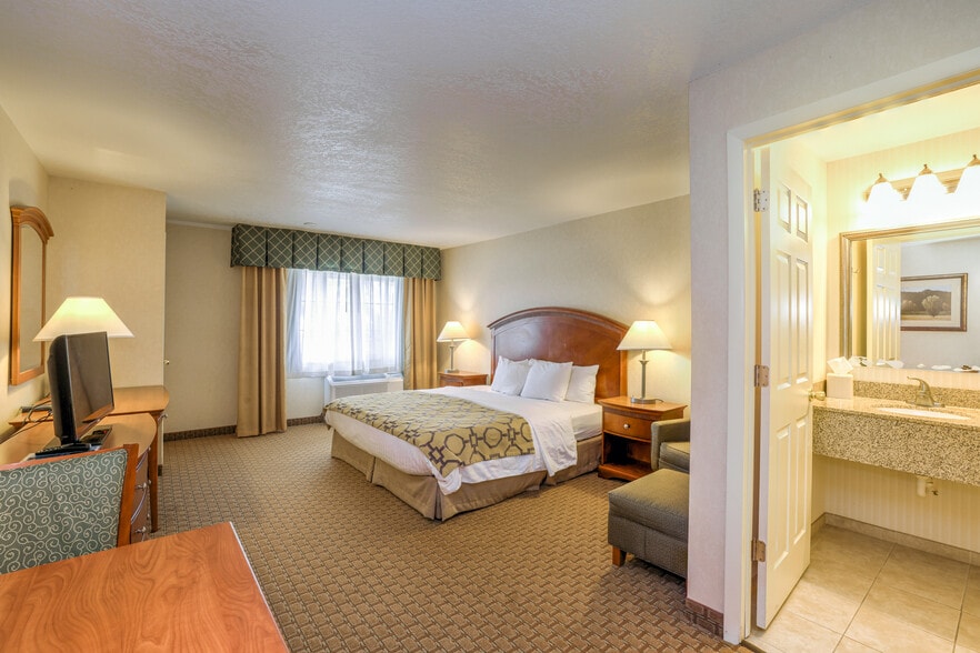 More Photos Of 14378 US 34, Fort Morgan Hotel For Sale