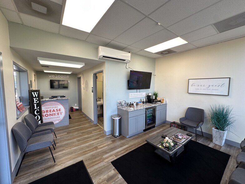 More Photos Of 7760 N Lindbergh Blvd, Hazelwood Auto Repair For Sale