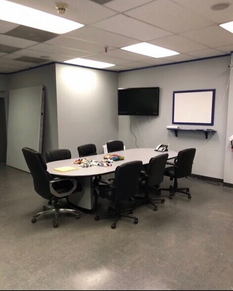 More Photos Of 92 Newark Pompton Tpke, Wayne Warehouse For Lease