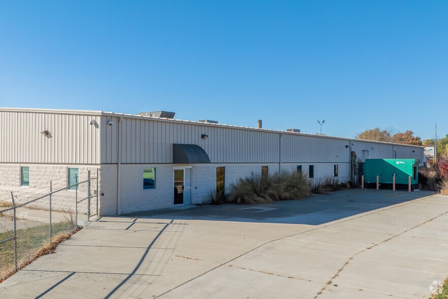 More Photos Of 200 Enterprise Dr, Pekin Light Distribution For Sale