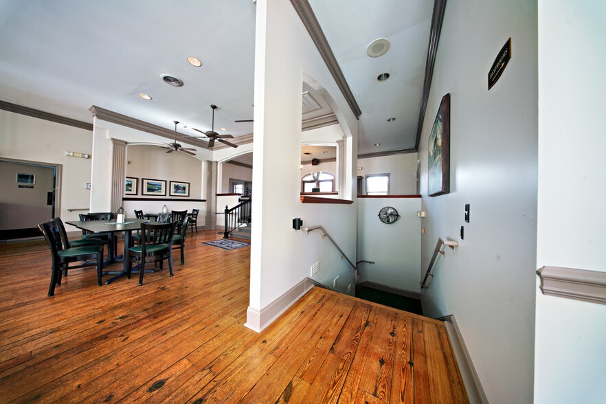 More Photos Of 128 Oakview Club Dr, Macon-Bibb Golf Course Driving Range For Sale