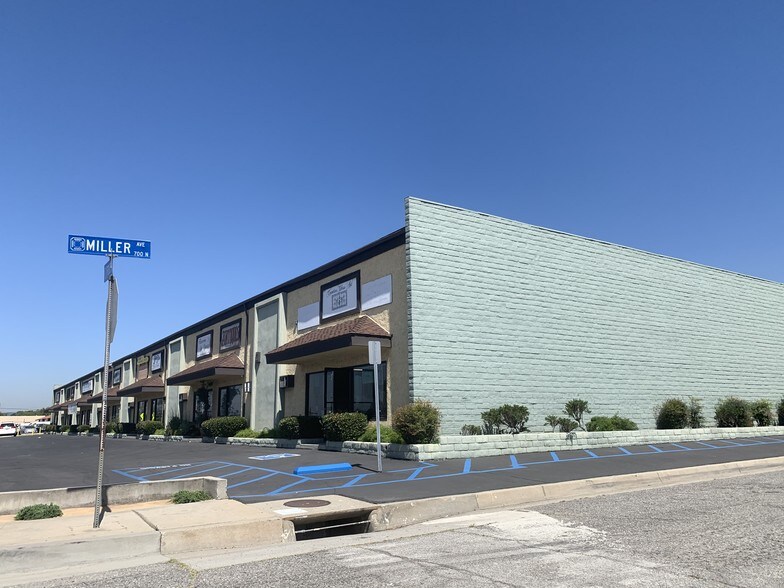 More Photos Of 1001-1025 W Foothill Blvd, Azusa Warehouse For Lease