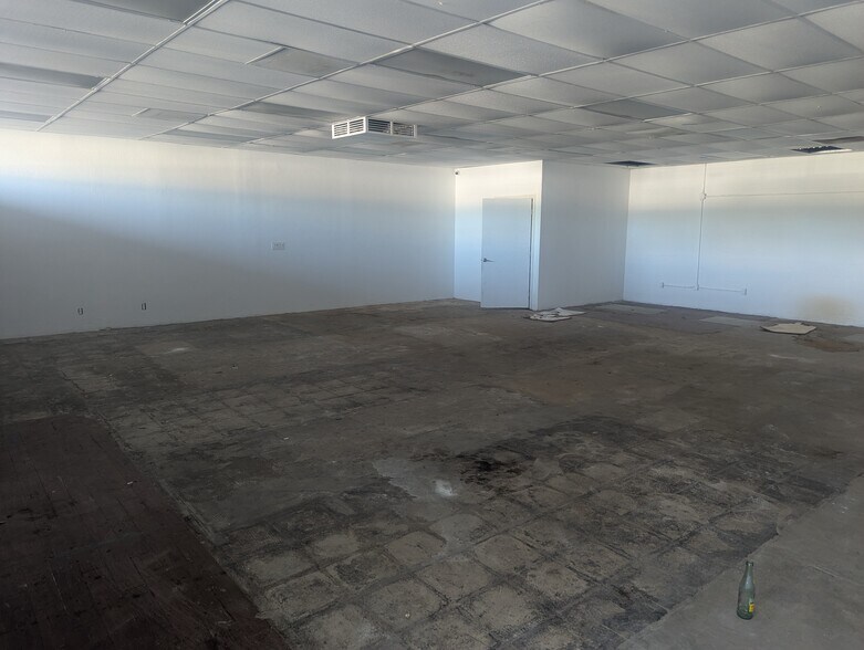 More Photos Of 5600-5610 San Vicente Blvd, Los Angeles Storefront For Lease