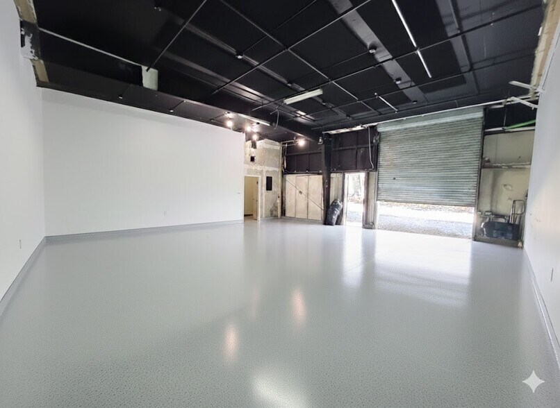 More Photos Of 2005 Tree Fork Ln, Longwood Warehouse For Sale