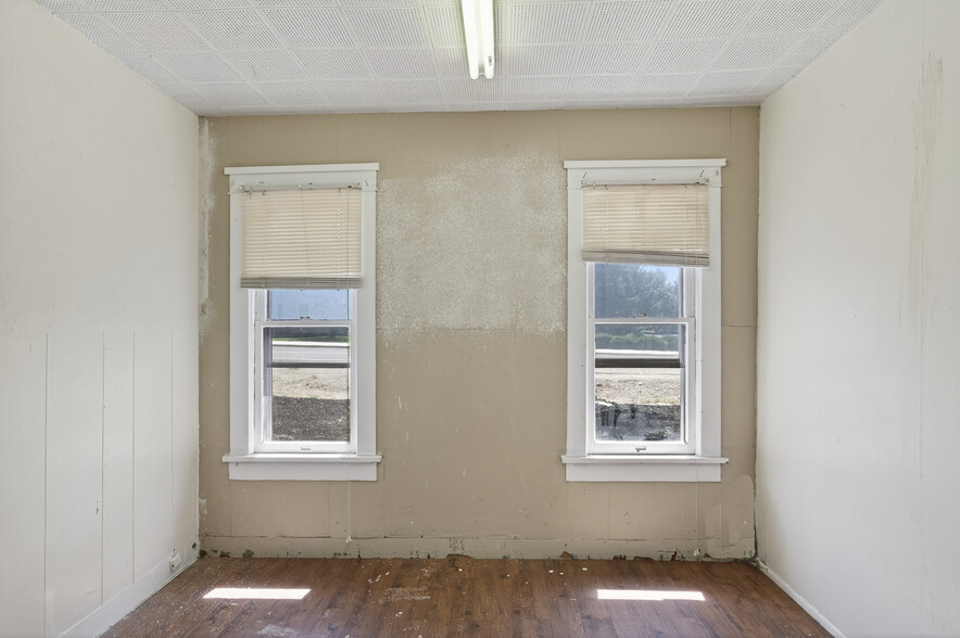 More Photos Of 2091 Locust Rd, Montrose Apartments For Sale
