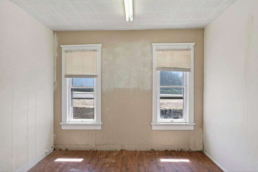 More Photos Of 2091 Locust Rd, Montrose Apartments For Sale