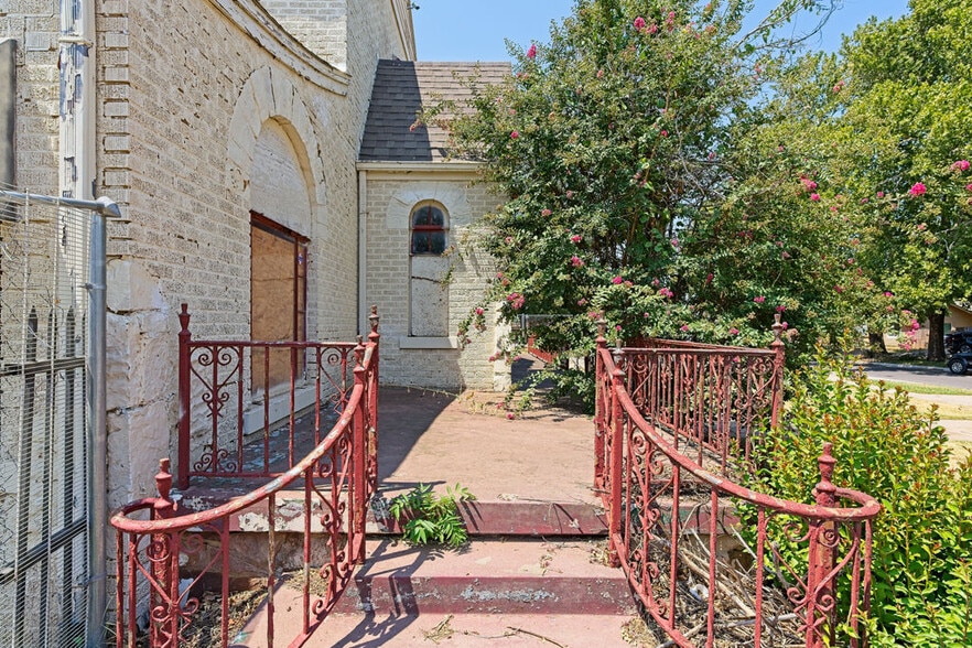 More Photos Of 400 SW 28th St, Oklahoma City Specialty For Sale