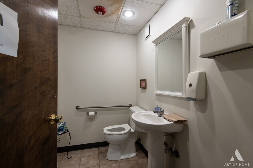 More Photos Of 9411 S 51st Ave, Oak Lawn Religious Facility For Sale