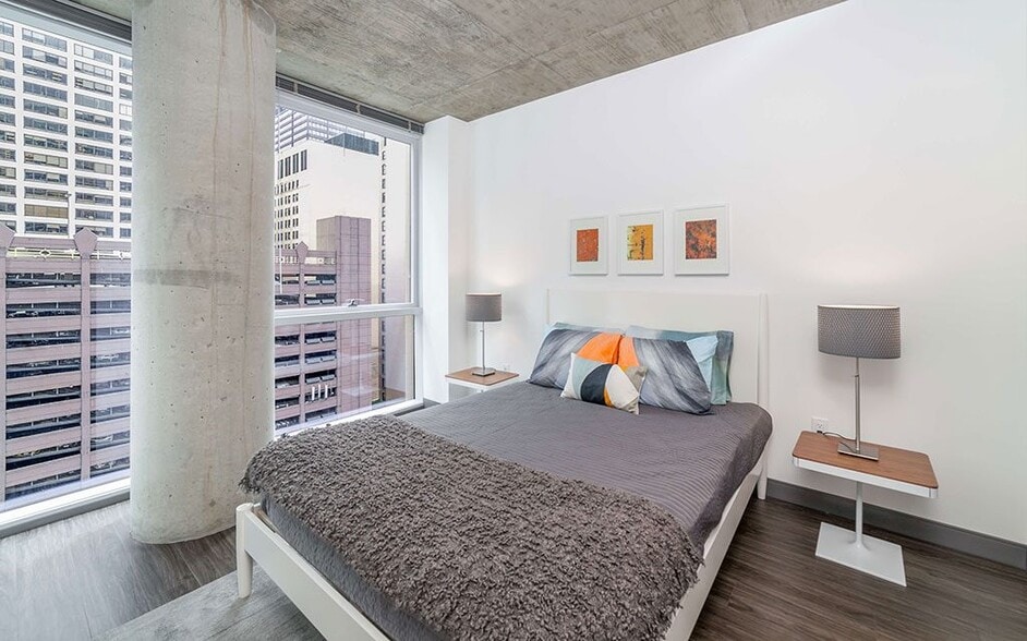 More Photos Of 215 W Lake St, Chicago Apartments For Lease