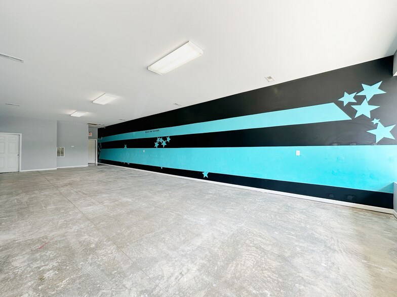 More Photos Of 1246 Old State Route 74, Batavia Storefront Retail Office For Lease