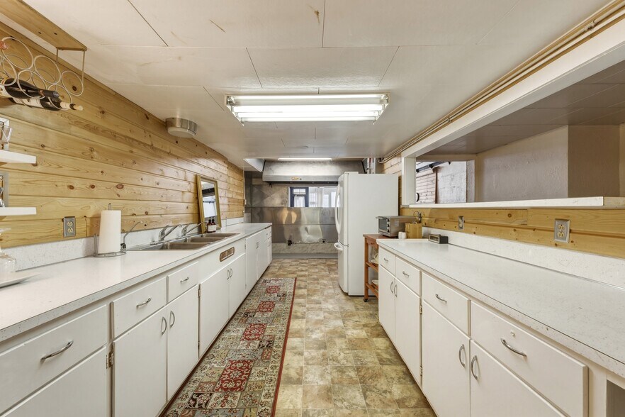 More Photos Of 956 Main St, Pomeroy Storefront For Sale