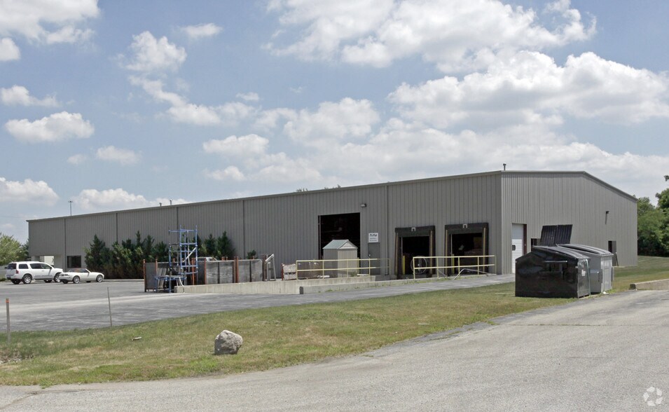 Primary Photo Of 2920 Gateway Dr, Elkhart Warehouse For Lease