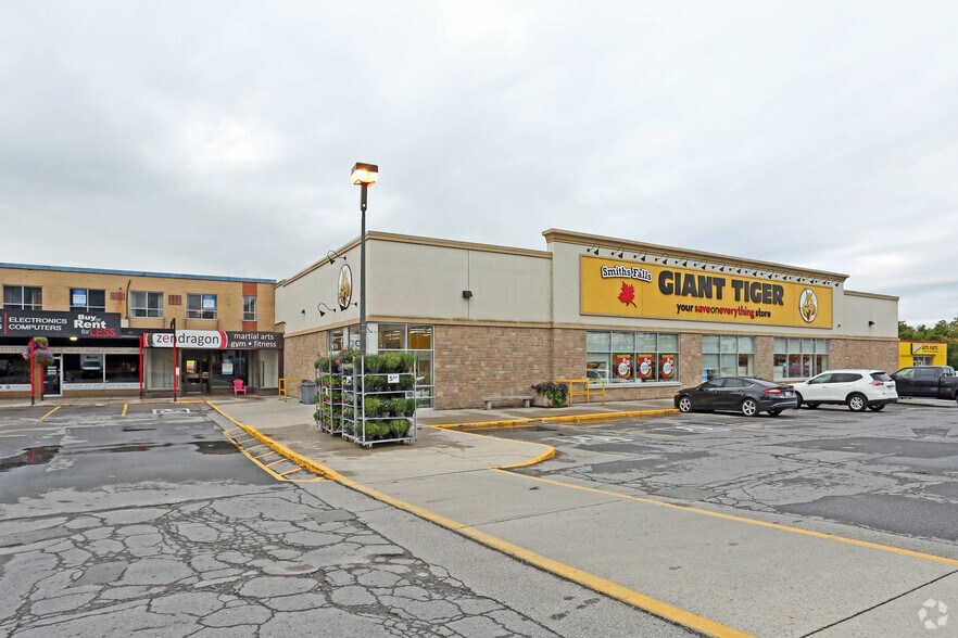 More Photos Of 18-49 Chambers St, Smiths Falls General Retail For Lease