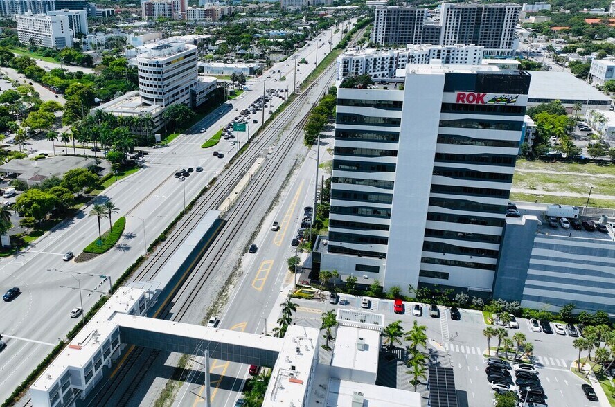 More Photos Of 19790 W Dixie Hwy, Aventura Office For Sale