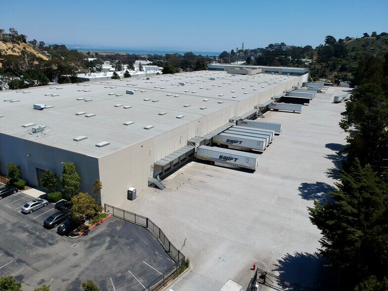 More Photos Of 421-427 Valley Dr, Brisbane Distribution For Lease