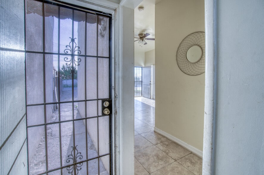 More Photos Of 11123 S Western Ave, Los Angeles Office For Sale
