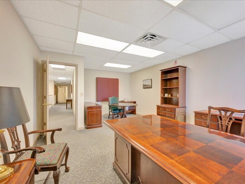 More Photos Of 321 N 1st St, Lufkin Office For Sale