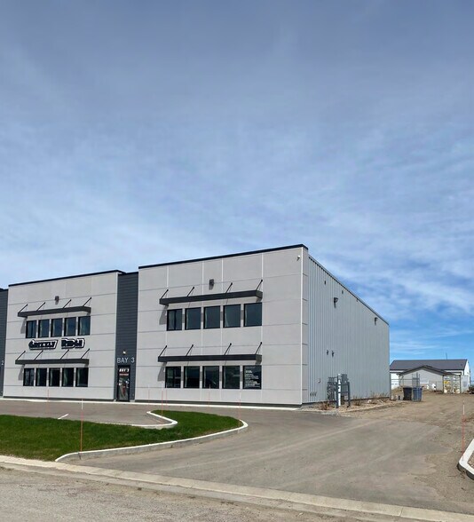 Primary Photo Of 1010 12 Av, Coaldale Flex For Lease
