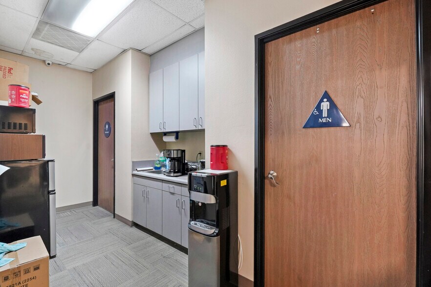 More Photos Of 1301 Foothill Blvd, Azusa Warehouse For Lease