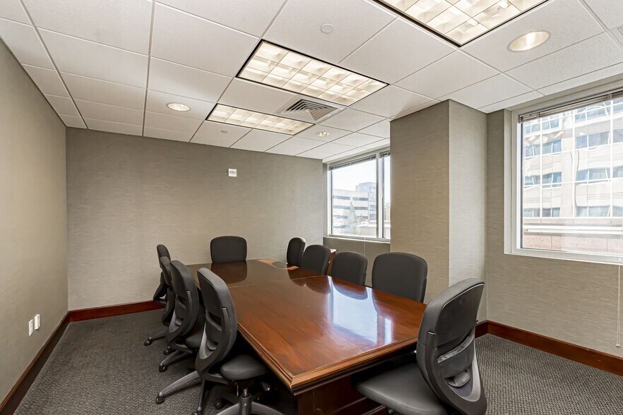 More Photos Of 400 Convention St, Baton Rouge Office For Lease